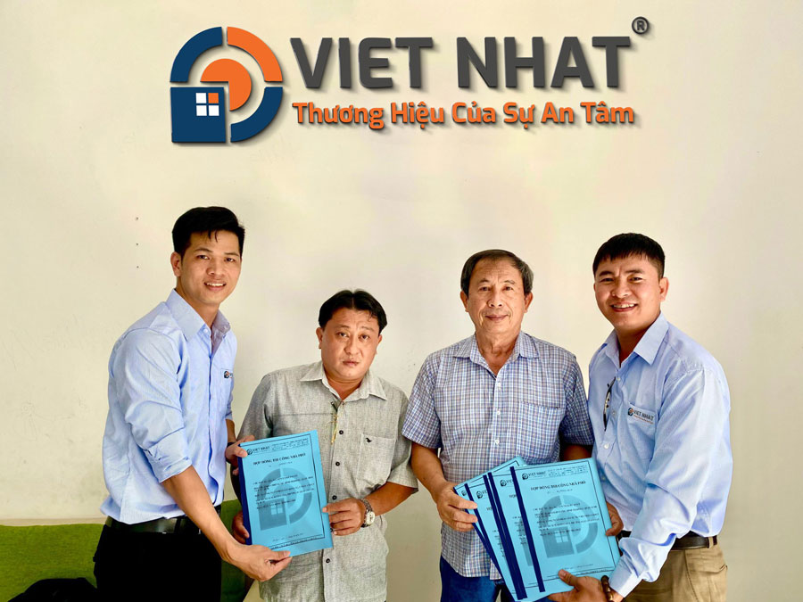 Việt Nhật Group ký hợp đồng xây dựng 2 căn liền kề nhà anh Đuổi 