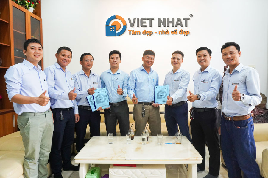 Đội ngũ nhân sự Việt Nhật Group 