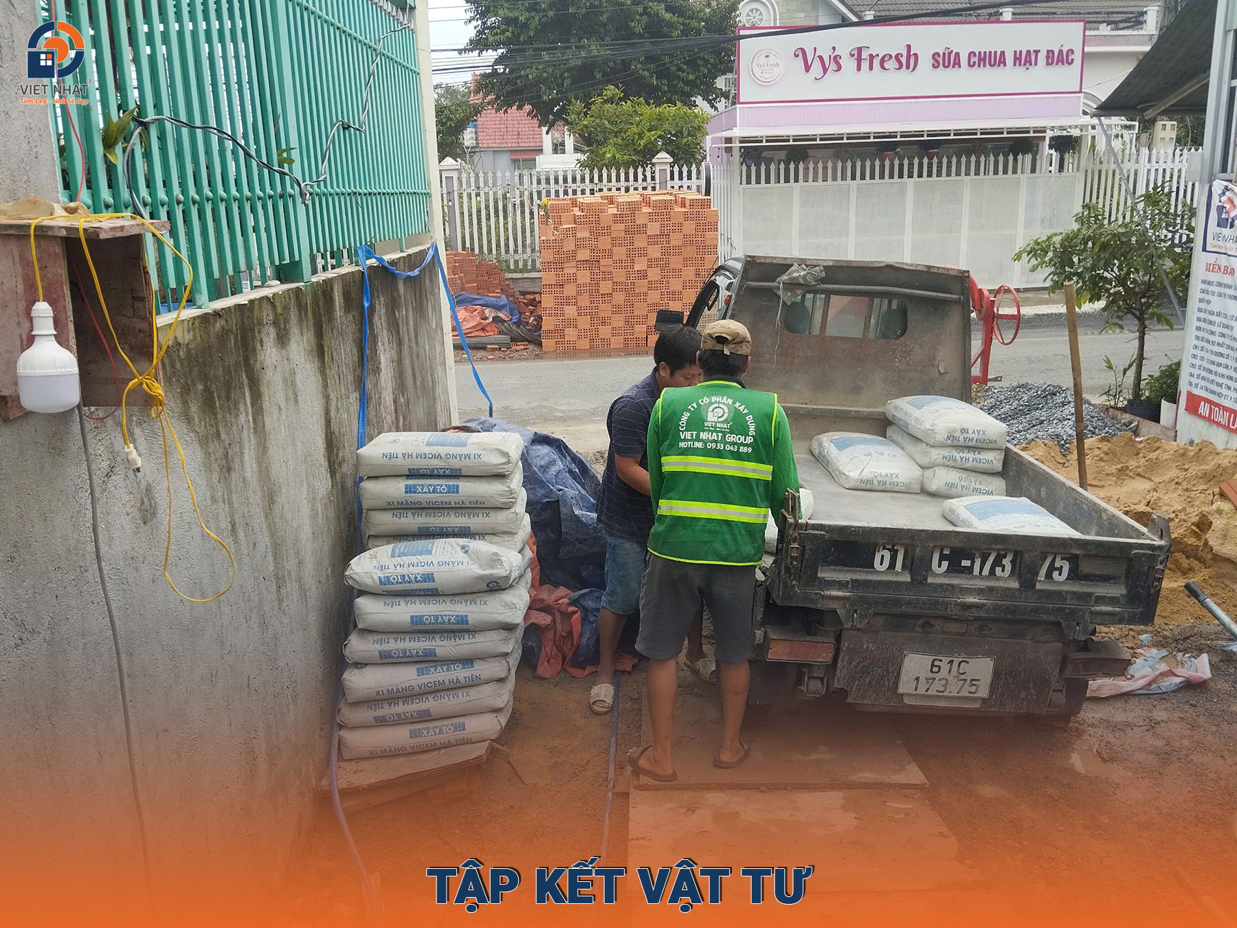 Tập kết vật tư chuẩn bị thi công xây dựng