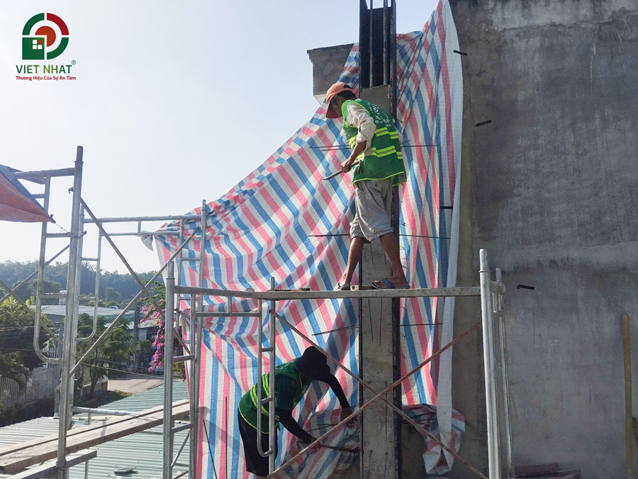 Hình ảnh thi công dựng cột bê tông cốt thép
