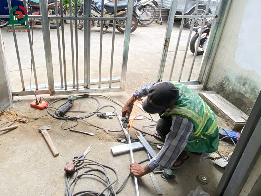 Hình ảnh thi công khung bảo vệ