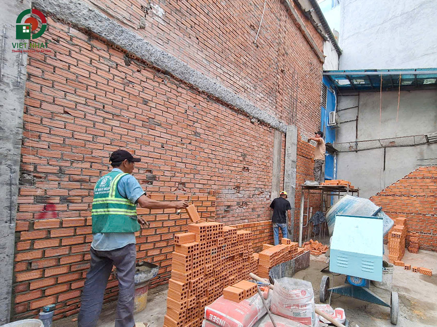 Hình ảnh thi công xây tường bao, gạch đinh chân tường