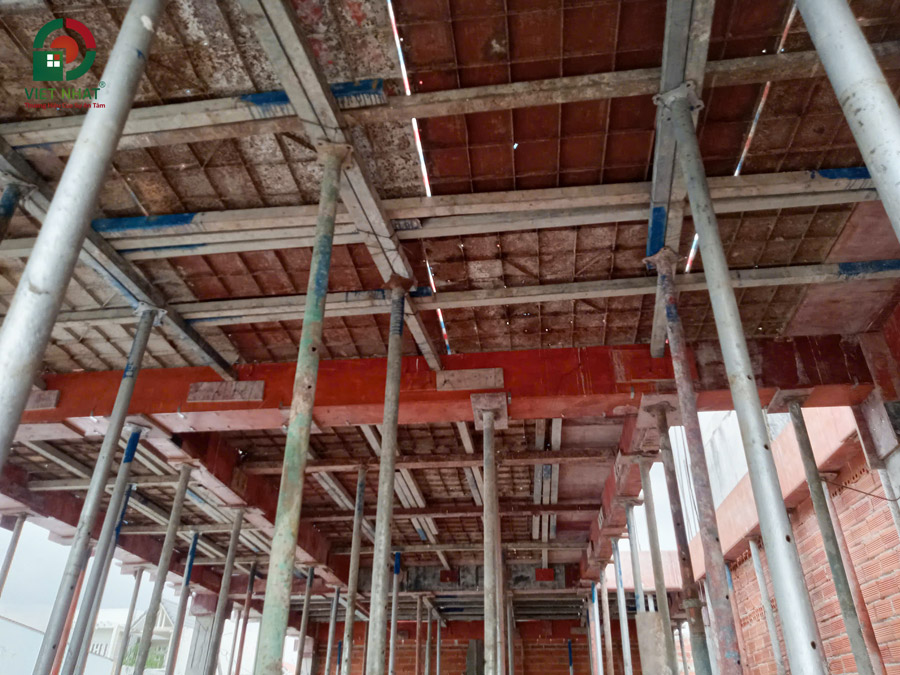 Hình ảnh thi công dựng giàn giáo chống tăng