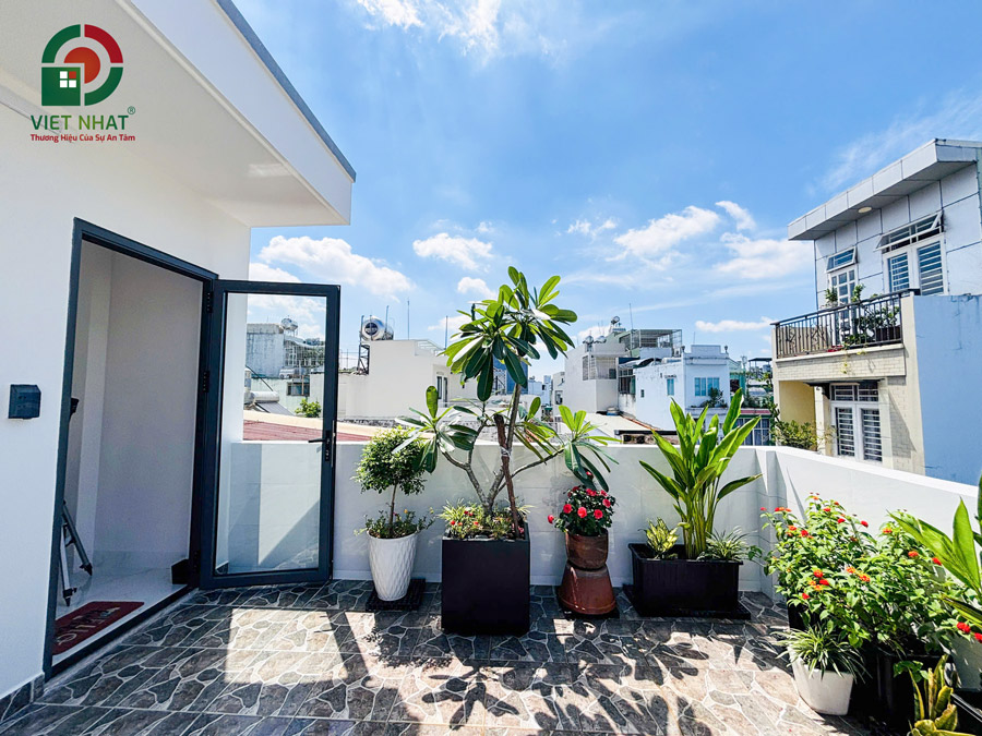 Hình ảnh bàn giao sân thượng trước