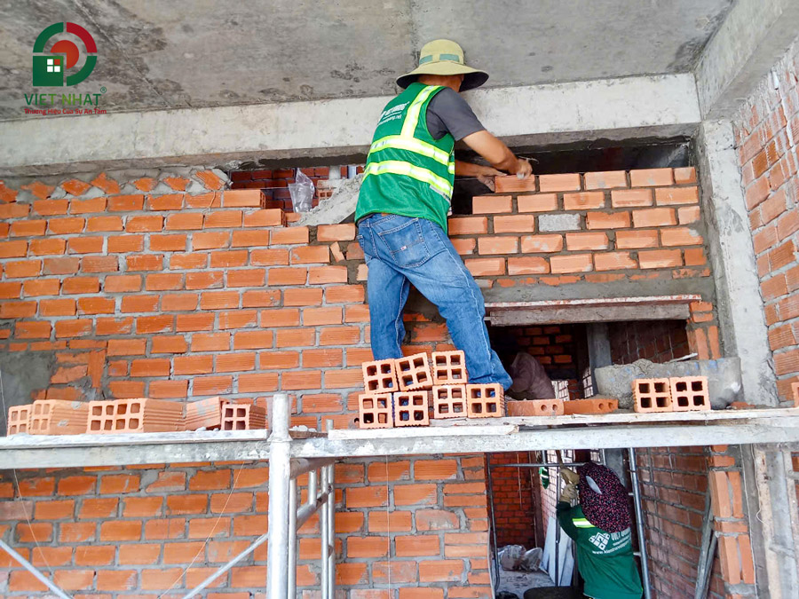 Hình ảnh thi công xây tường ngăn phòng