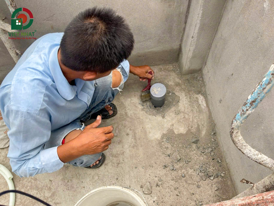 Hình ảnh thi công chống thấm cổ ống