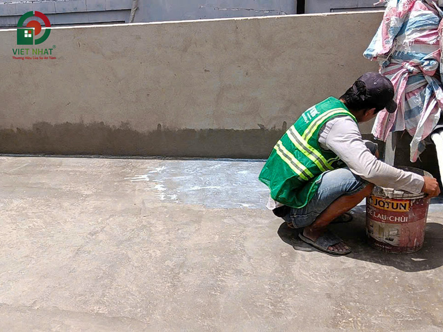 Hình ảnh thi công chống thấm sàn sân thượng