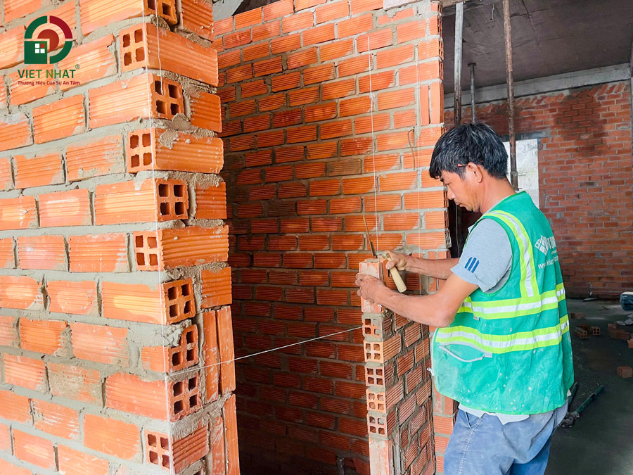 Hình ảnh thi công xây tường ngăn phòng