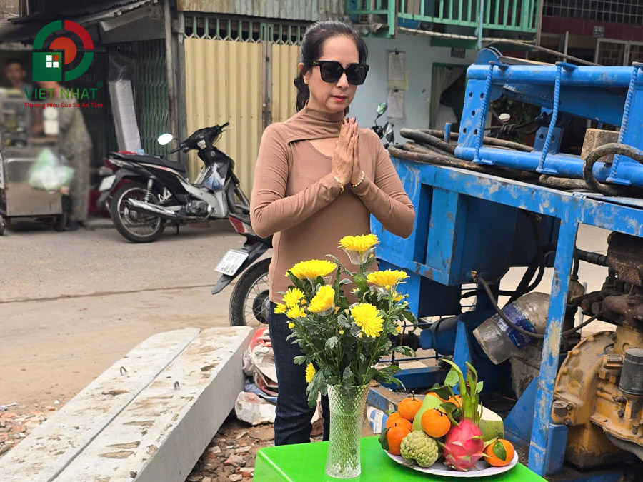 Công ty xây nhà trọn gói tổ chức khởi công xây dựng nhà lô góc 3 tầng