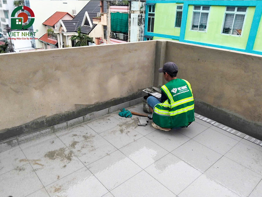 Hình ảnh thi công ốp lát gạch sân thượng