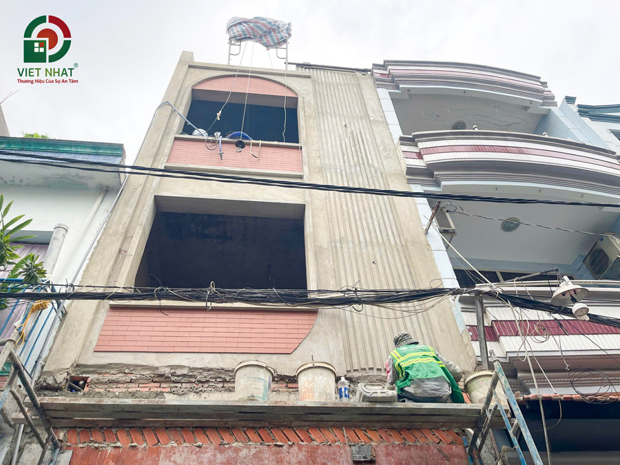 Hình ảnh thi công phào chỉ mặt tiền nhà