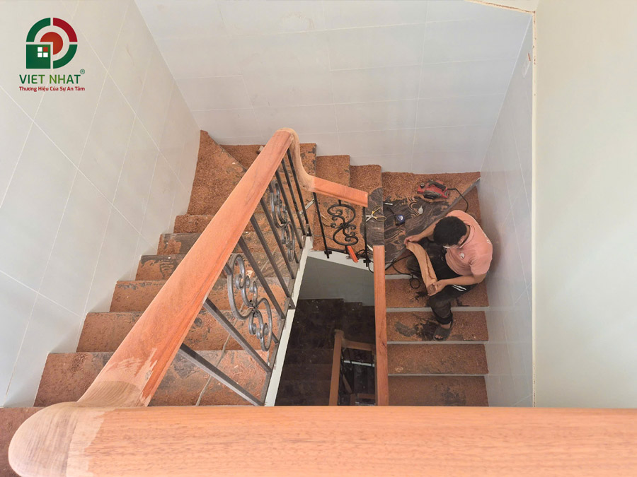 Hình ảnh thi công lan can cầu thang