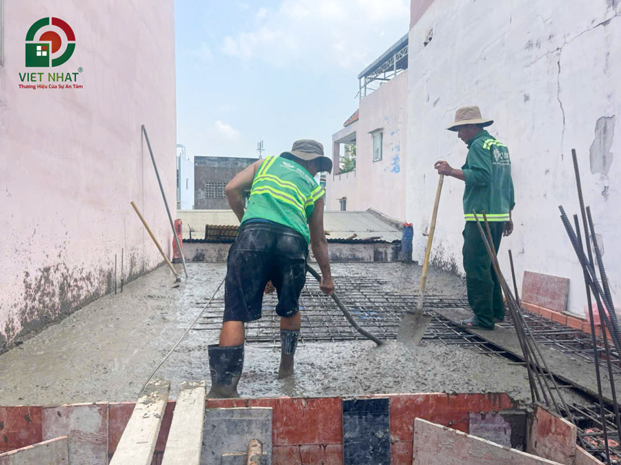 Hình ảnh thi công đổ bê tông sàn lầu 2