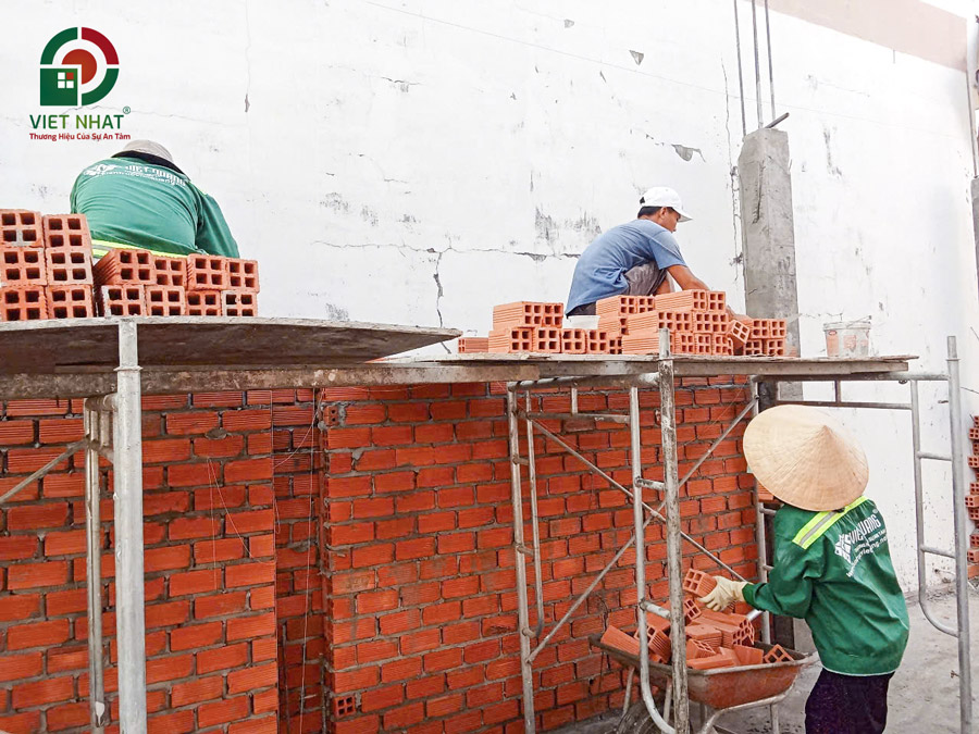 Hình ảnh thi công xây tường bao lầu 2