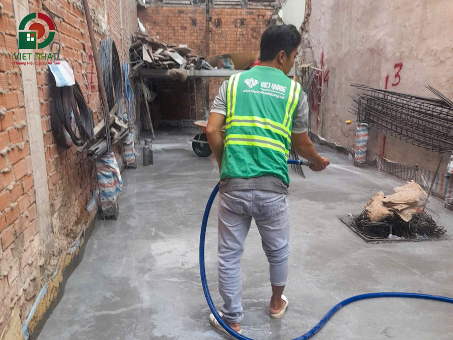 Hình ảnh thi công bảo dưỡng bê tông sàn