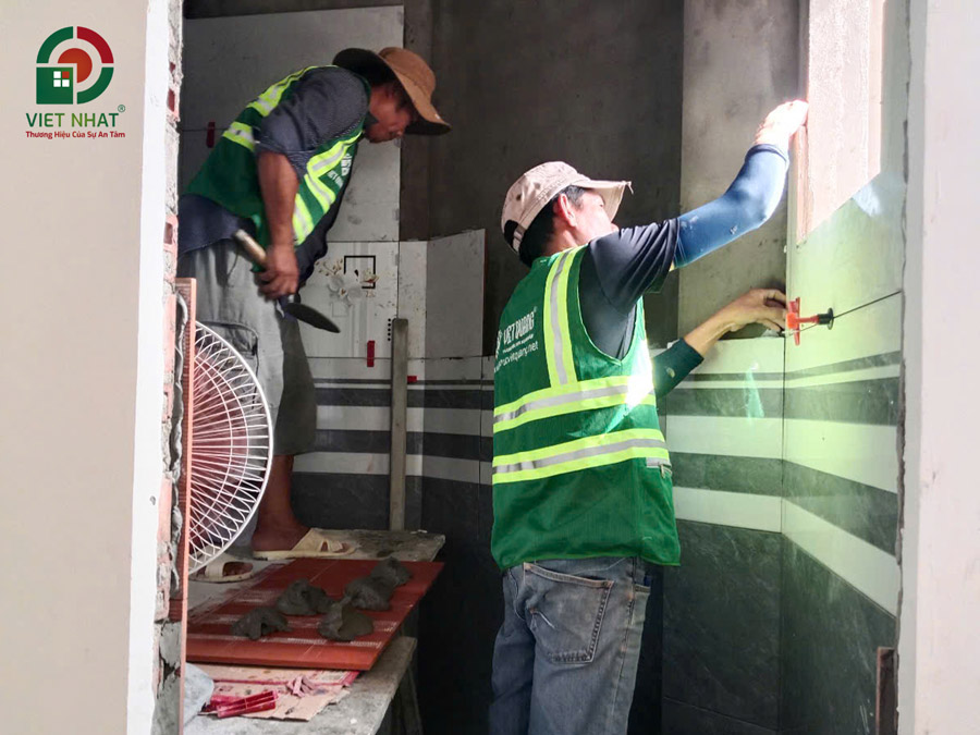 Hình ảnh thi công ốp lát gạch tường