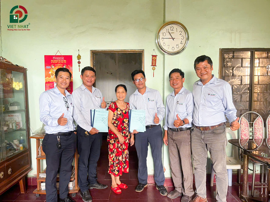 Ký hợp đồng xây nhà liền kề 3 tầng Cô Thông ở huyện Hóc Môn