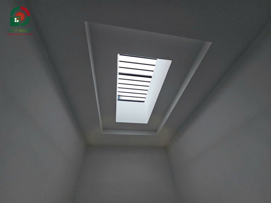 Hình ảnh bàn giao mái kính che giếng trời