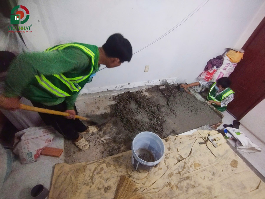 Hình ảnh thi công lắp đặt thép và đổ bê tông sàn WC