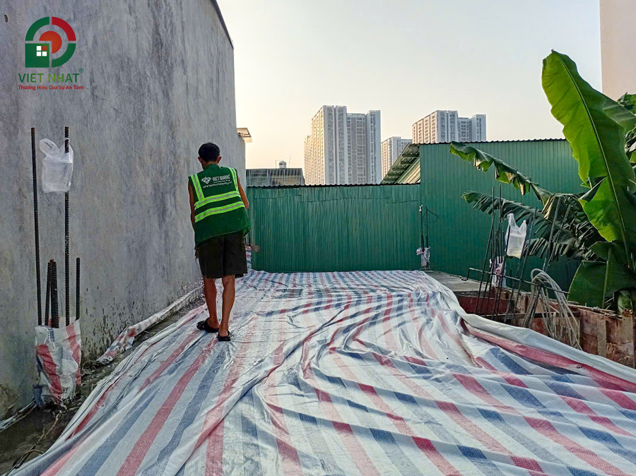 Hình ảnh bảo dưỡng sàn bê tông 