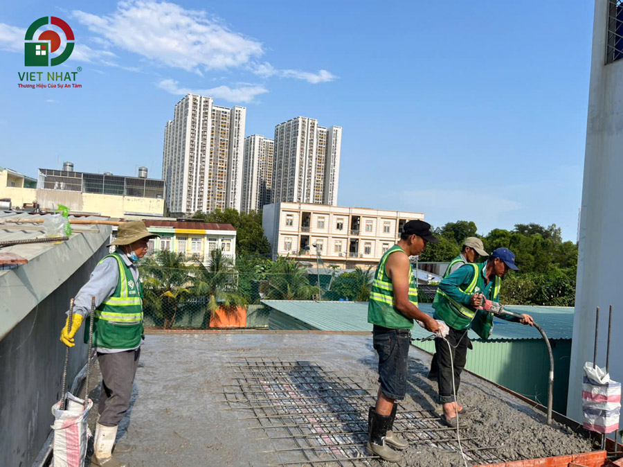 Hình ảnh thi công đổ bê tông sàn lầu 2