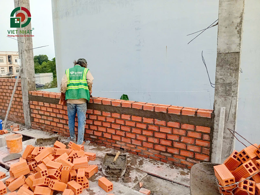 Hình ảnh thi công xây tường bao lầu 2