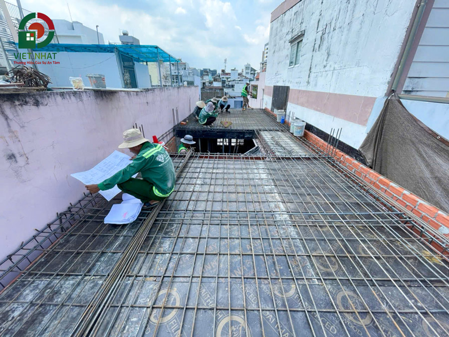 Hình ảnh thi công sắt thép sàn sân thượng