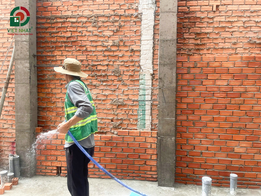 Hình ảnh bảo dưỡng tường gạch tầng trệt