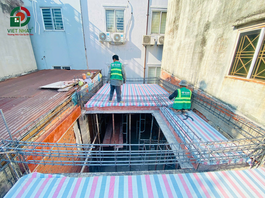 Hình ảnh thi công sắt thép đà kiềng sàn tầng 2