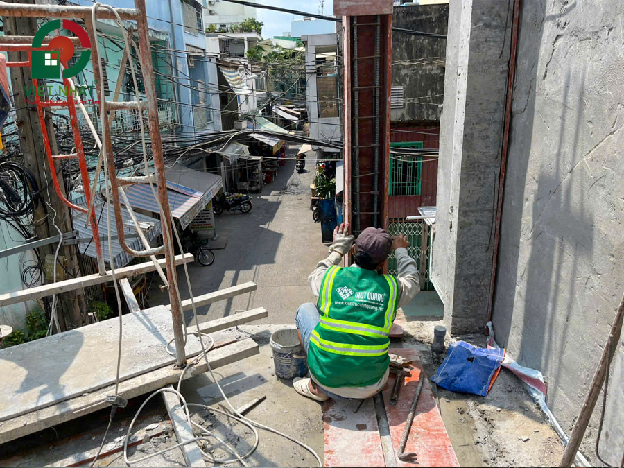 Hình ảnh thi công dựng cột bê tông cốt thép