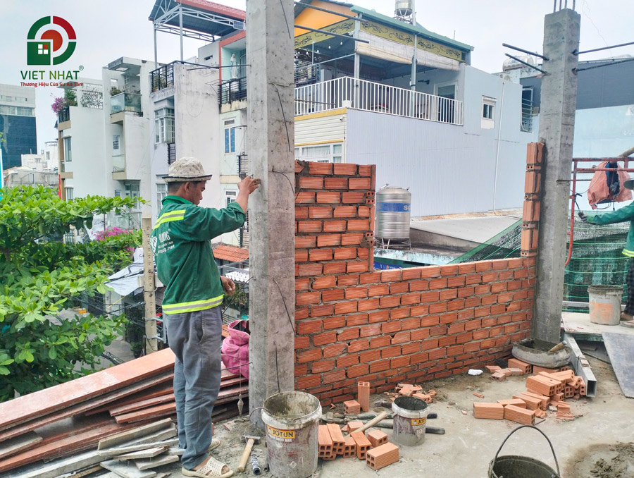Hình ảnh thi công xây tường bao tầng 3