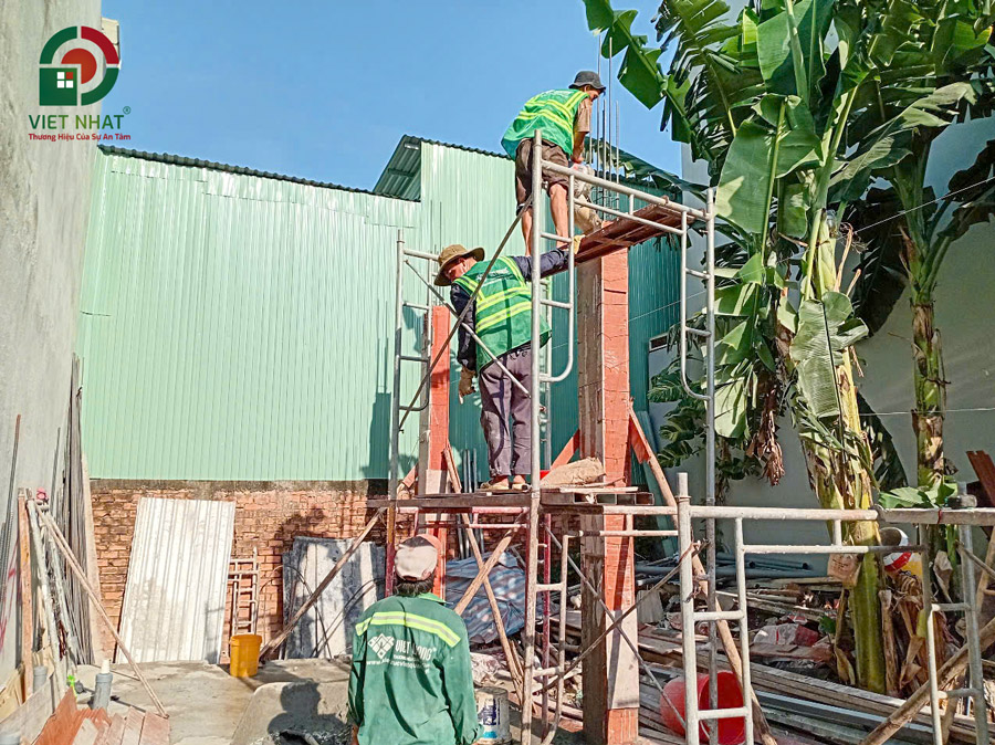 Hình ảnh thi công cốp pha cột tầng trệt