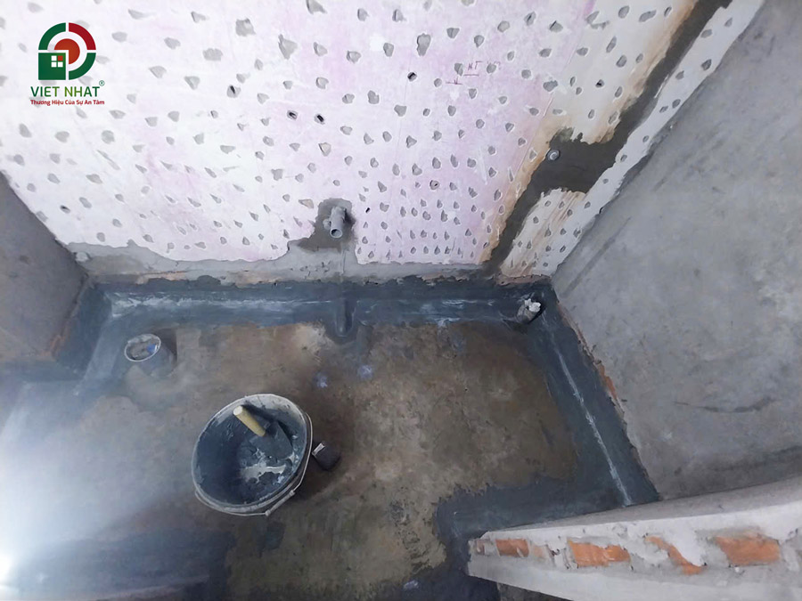 Hình ảnh thi công chống thấm sàn WC