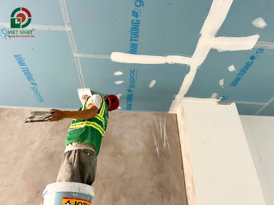 Hình ảnh thi công sơn trần thạch cao