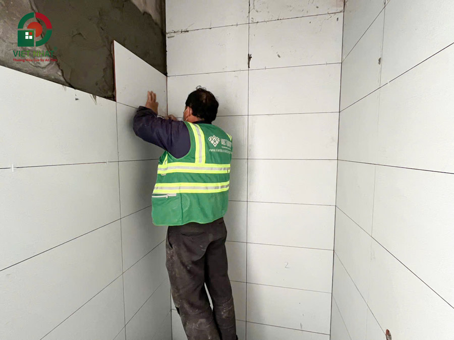 Hình ảnh thi công ốp lát gạch tường