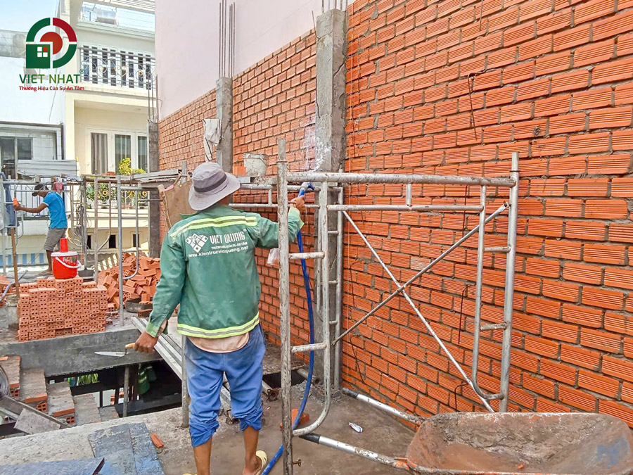 Hình ảnh thi công bảo dưỡng tường gạch