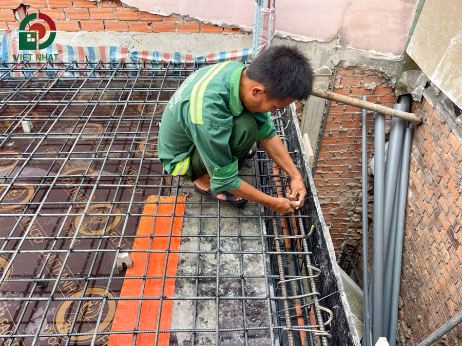 Hình ảnh thi công sắt thép đà kiềng sàn lầu 1