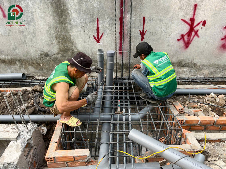 Hình ảnh thi công lắp đặt ống thoát nước chờ