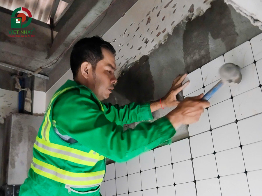 Hình ảnh thi công ốp lát gạch tường