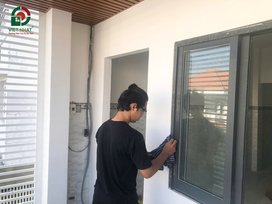 Hình ảnh thi công lắp đặt cửa sổ