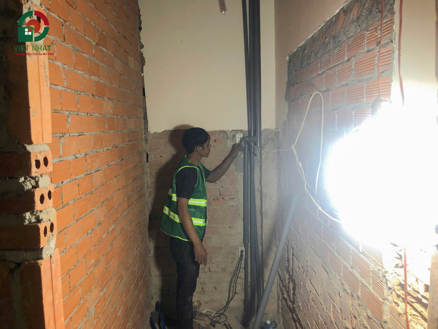 Hình ảnh thi công lắp đặt điện nước âm tường