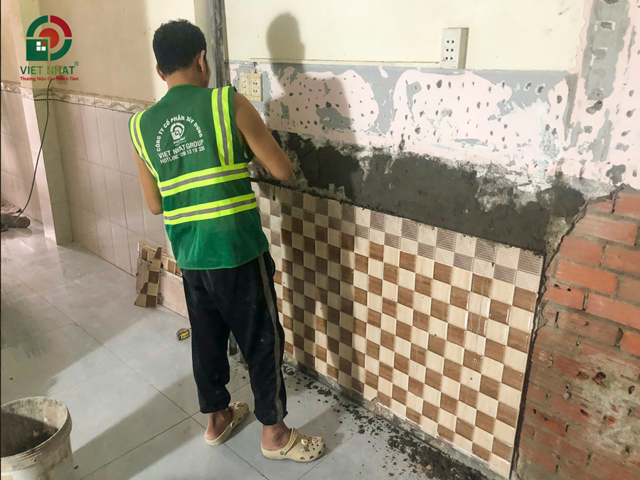 Hình ảnh thi công ốp lát gạch tường