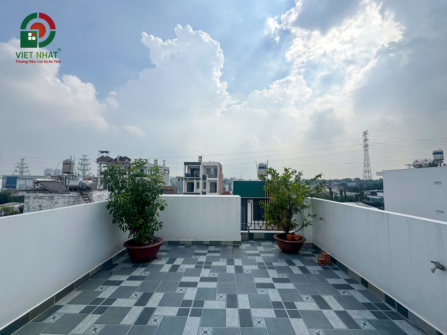 Hình ảnh bàn giao sân thượng trước