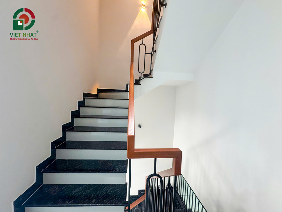 Hình ảnh bàn giao cầu thang bộ