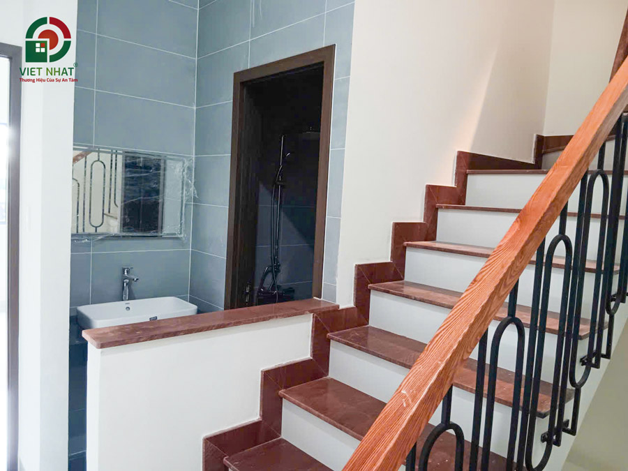 Hình ảnh bàn giao cầu thang WC