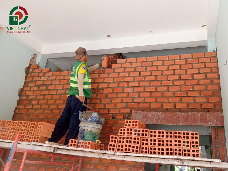 Hình ảnh thi công xây tường ngăn phòng