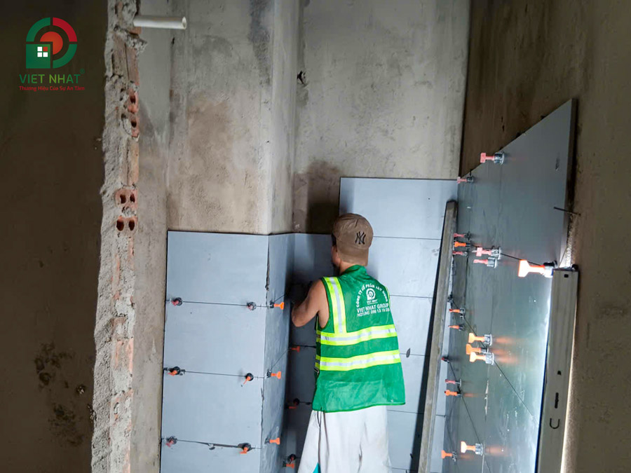Hình ảnh thi công ốp lát gạch tường
