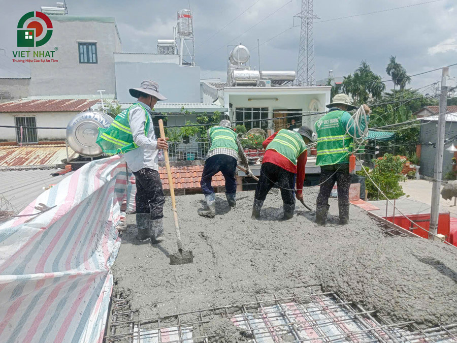 Hình ảnh thi công đổ bê tông sàn tầng 2