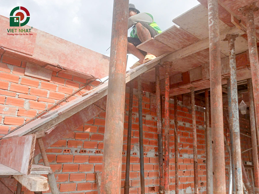 Hình ảnh thi công cốp pha cầu thang