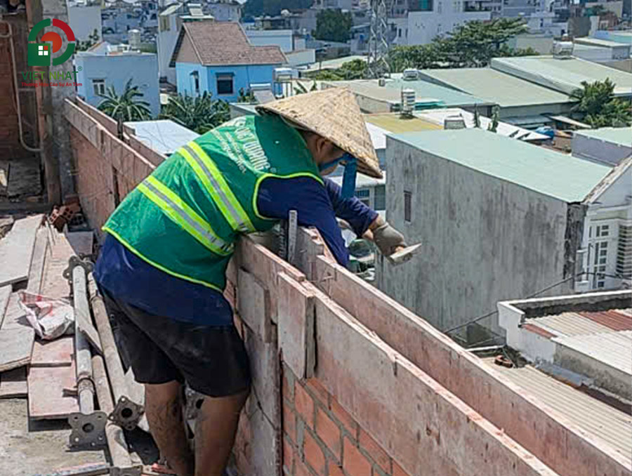 Hình ảnh thi công đổ giằng tường bao sân thượng